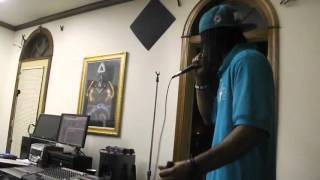 E Moe and Clint- We riding we rolling(Freestyle)