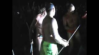 ceremonial de antorchas en la fiesta de los guardavidas en las toninas