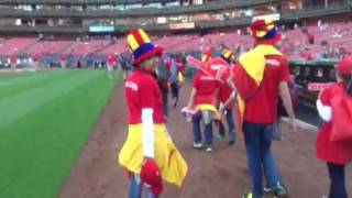 Mon.tech.ssori. Desfile en la cancha de los cardenales de S