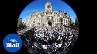 Emotional crowd at Manchester vigil roused by Tony Walsh's stirring poem - Daily Mail