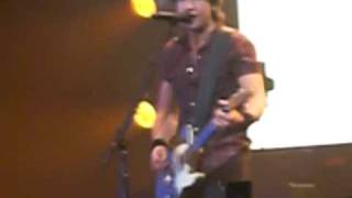 Keith Urban- Kiss a Girl Live