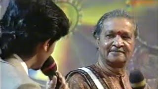 Pt.Hariprasad Chaurasia showing flute with host Sonu Nigam