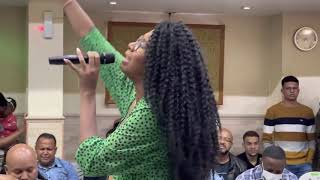 ELA CANTOU E EMOCIONOU A TODOS | MEDLEY |Cantora Thayane Asafe