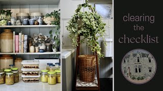 Updating Vintage Plant Stand while Keeping the Charm | Batch Cooking for Small Family