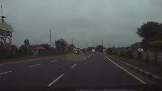 Renault Duster sudden breaks avoiding accident