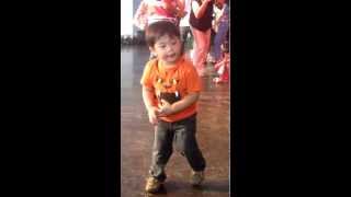 zach and his version of gangnam