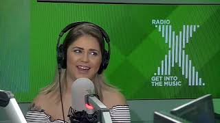 Jess, a garota da capa do single I Bet You Look Good On The Dancefloor [Legendado]