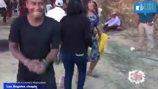 Así baila la chica del suéter amarillo