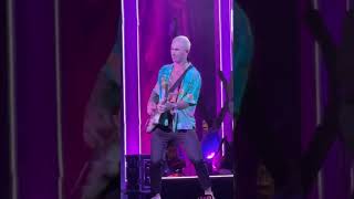 Maroon 5 / Adam Levine - Wait (Live)