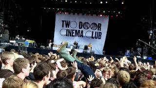 Two Door Cinema Club - This is the Life (live at Reading Festival 2011) [HD]