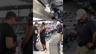 Diciendo play ball en el Juego de Yankees vs Bravos ⚾️
