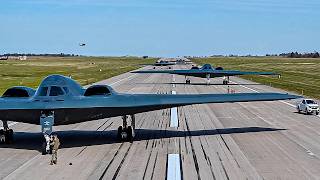 U.S. Air Force Pilots Rush to $2 Billion B-2 Spirit Stealth Bombers Ahead of High-Stakes Mission