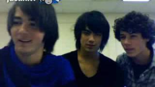 The jonas brothers live chat. applesauce. lol