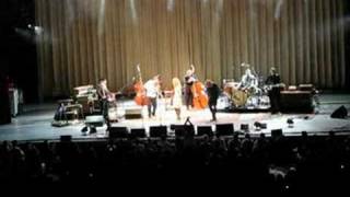 Robert Plant & Alison Krauss - Black Dog