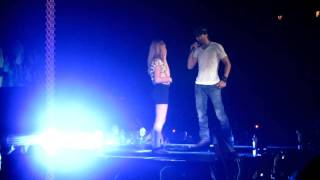 Enrique Iglesias - Hero with Fan - Live at AC Taj Mahal 2011