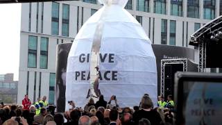 Julian and Cynthia unveil John Lennon's peace monument.