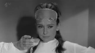 Audrey Hepburn - Moon River (Breakfast at Tiffany's) [HD]