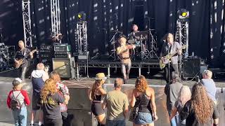 Live from Earth, a tribute to Pat Benatar, doing heart barracuda, live at the garden amphitheater