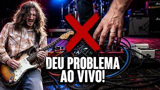 Why is Frusciante's Pedalboard a Technician's Nightmare?