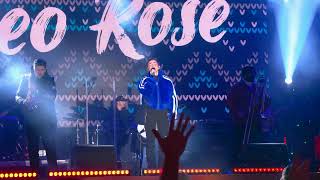 Theo Rose canta in ploaia Pietii Constitutiei