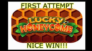 LUCKY HONEYCOMB Slot Machine