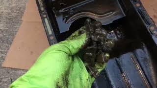 Toyota 22RE timing chain guides crack / failure - should you pull the pan to clean the sump? Yes...