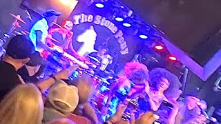 Mike Rocket Leads Stone Pony Audience & Band (feat. Bruce) to ‘Havin A Party’ during Fire Alarm!