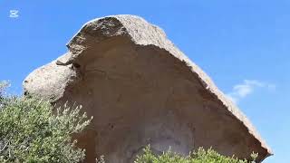 La Roca del Hongo!! En 🇮🇹Arzachena, es una roca formada de granito que tiene más de 6000 años
