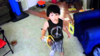 Matthew haciendo bailar a Woody!