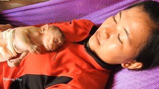 Ploy Laying Sweet Sleeping Well /Mama Hugging To Making Warm