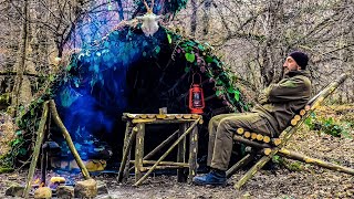 SOLO CAMPING IN THE WILD FOREST | 2 DAYS ALONE BUSHCRAFT | WILDERNESS SURVIVAL MAN
