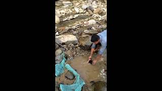 Fishing in Nepal small river - Buduna macha nai buduna macha dhunga muni