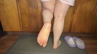 Barefoot Cleaning the Kitchen Sink While Fidgeting & Stretching My Feet | Relaxing Soles Close-Up 👣