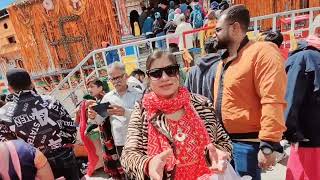 आज बाबा बद्रीनाथ के दर्शन हुए इतना ज्यादा भीड़ भाड़ की आपको क्या ही बताएं