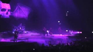 Buried Alive - Avenged Sevenfold - Live @ Wembley 1/12/13 (Zacky breaks guitar)