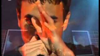 Enrique Iglesias singing Bailamos [Live] @ Traumstart (1999)