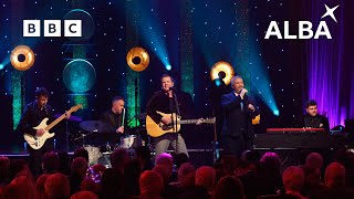 Darren Maclean & Tide Lines | Tillidh Mi | Cèilidh Na Bliadhn’ Ùire 2023 | BBC ALBA