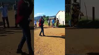 Satan het vurig begeer om julle soos koring te sif. Maar Ek het vir jou gebid