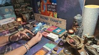 ♑️CAPRICORN♑️❤️SINGLES LOVE READ❤️Your  on same spiritual path but as 2 Emperors so let go control🙏