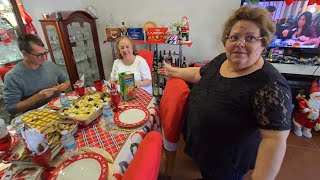 Nelia arranged lunch in half an hour.