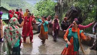 chamba ladies dancing on local music beats