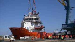 Port of Sunderland - Liebherr LHM420 lifts vessel bridge (extended)