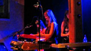 Au Revoir Simone "The Lucky One" live at Stall 6 Zurich, 29th September 2009