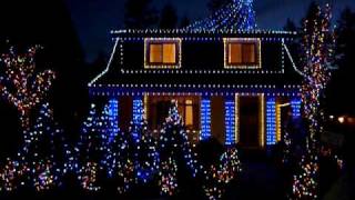 Garrison Estates Vintage Homes playing Carol of the Bells Syncronized with Christmas Lights