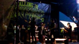 Falling In Reverse The Drug In Me and Just Like You (LIVE AT WARPED TOUR 2017 NOBLESVILLE,INDIANA)