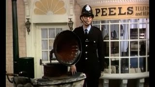 LAUGHING POLICEMAN - JESS YATES - YORKSHIRE TV - 1974-1976 - DERYCK GUYLER + PUPPET CLIPS
