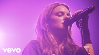 Tove Lo - Thousand Miles - Live