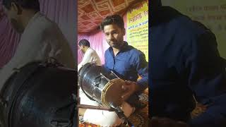 हारमोनियम और ढोलक की जुगलबंदी और यह जबरदस्त धुन बहुत सालों पुरानी आपको बहुत पसंद आएगी.🙏