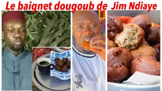 Jim ndiaye deguste son baignet dougoub avec le president sonko .