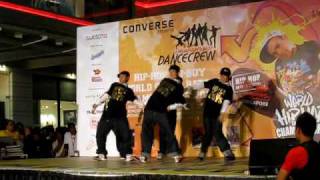 Joyce and the boys @ Singapore's best dance crew finals 2009